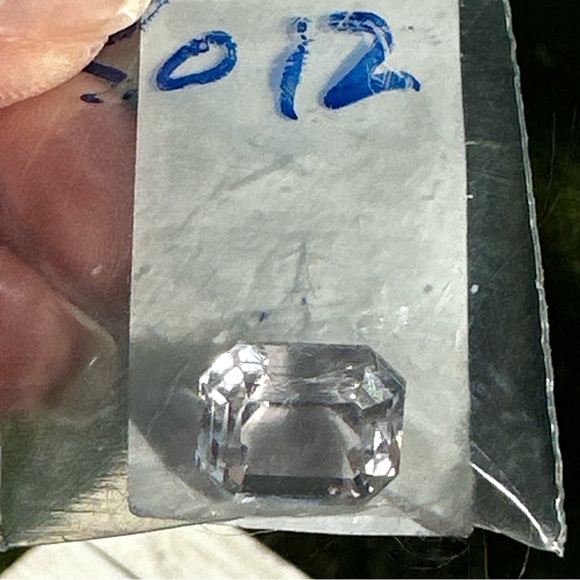 10.45 Carats Natural Spodumene Gemstone - Picture 8 of 17